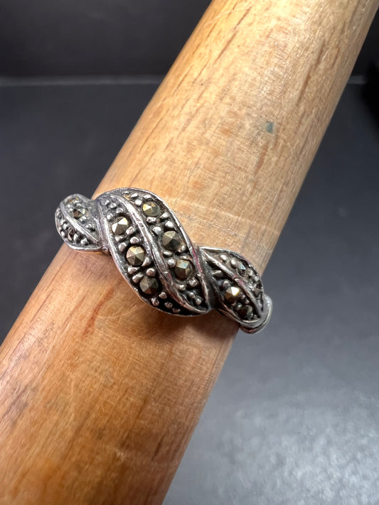 Vintage sterling silver marcasite twist ring size 7