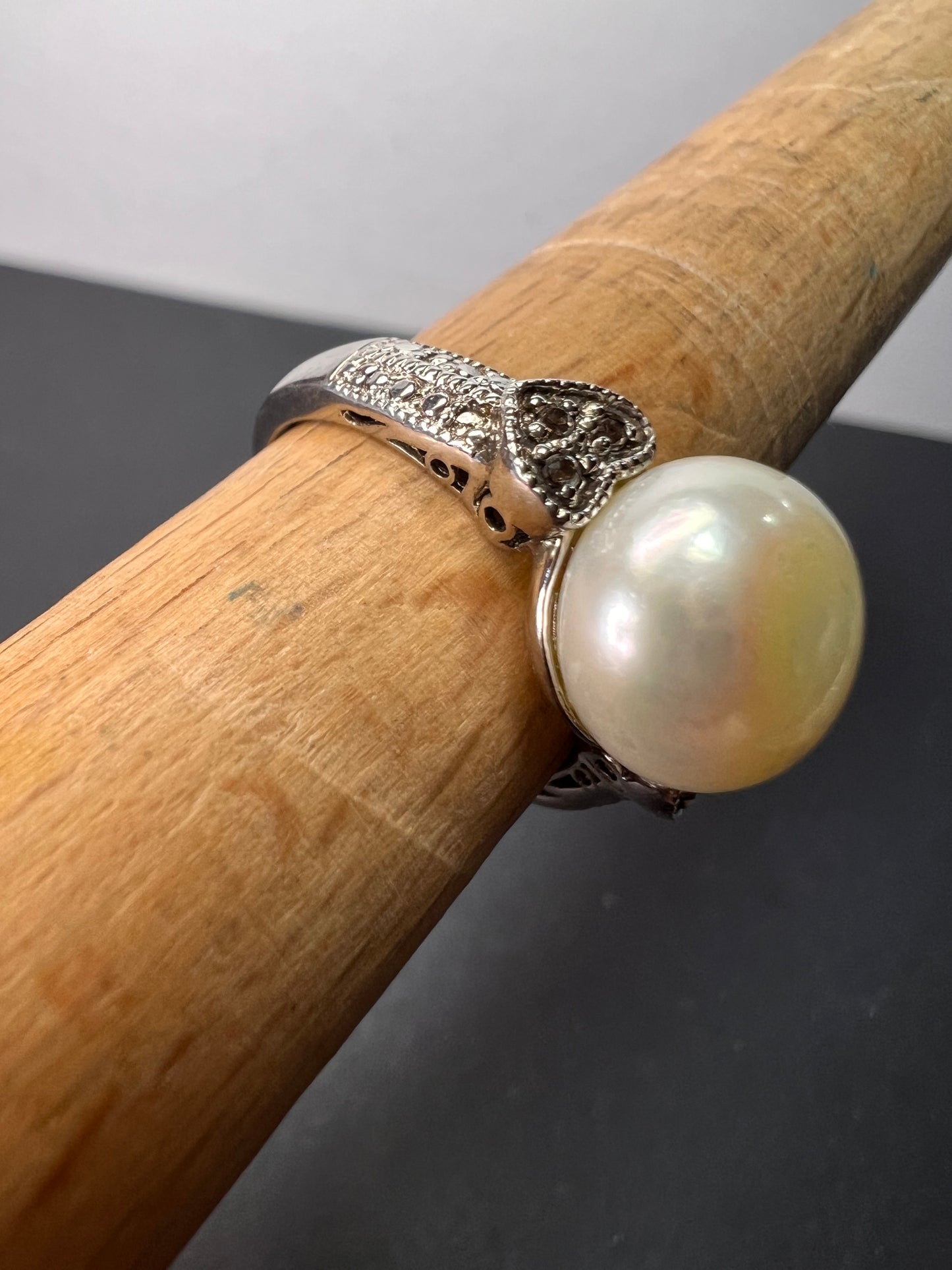 White Cultured Freshwater Pearl And White Topaz Sterling Silver Ring size 8