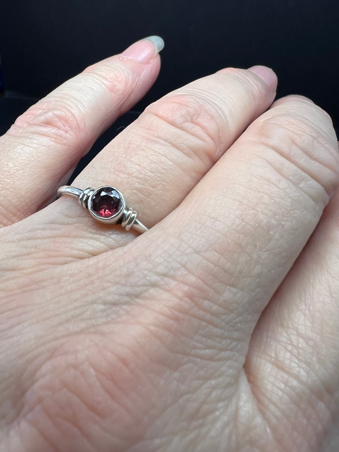 Vintage sterling silver garnet solitaire garnet ring size 7.5