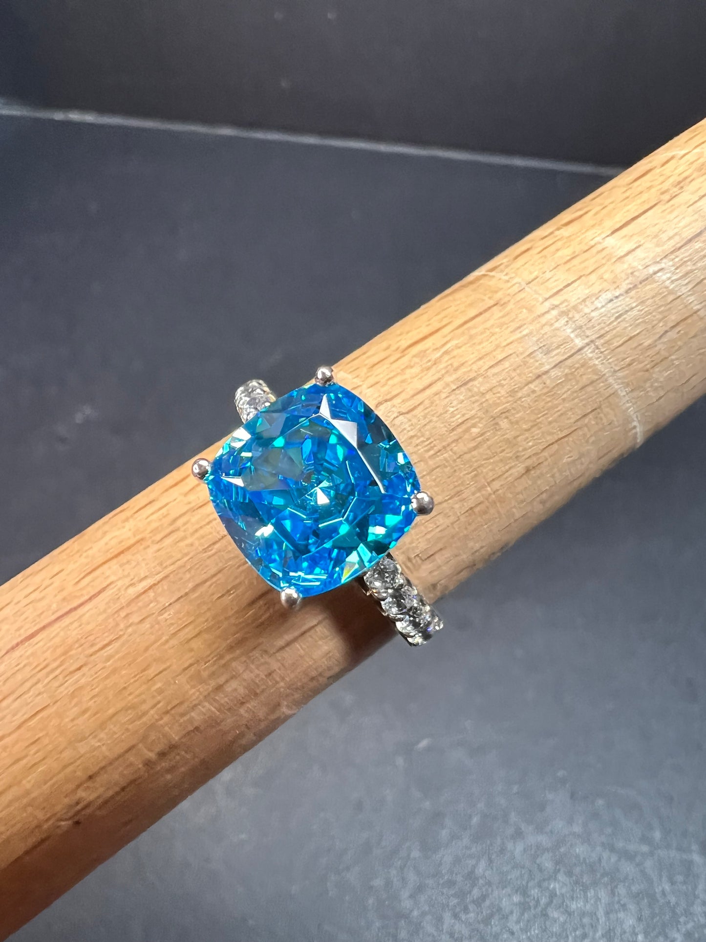 Aqua blue CZ sterling silver ring size 8