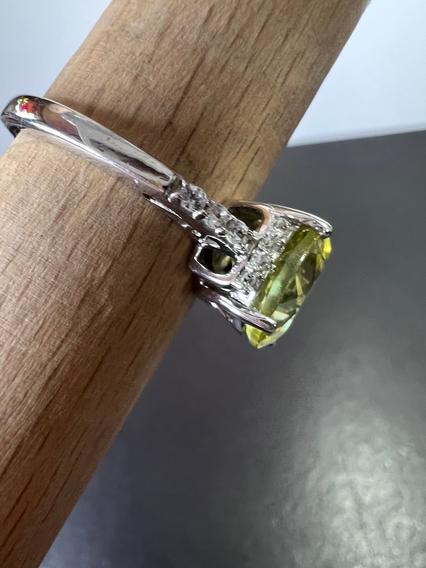 Ouro verde / lemon Quartz and white zircon sterling ring size 9