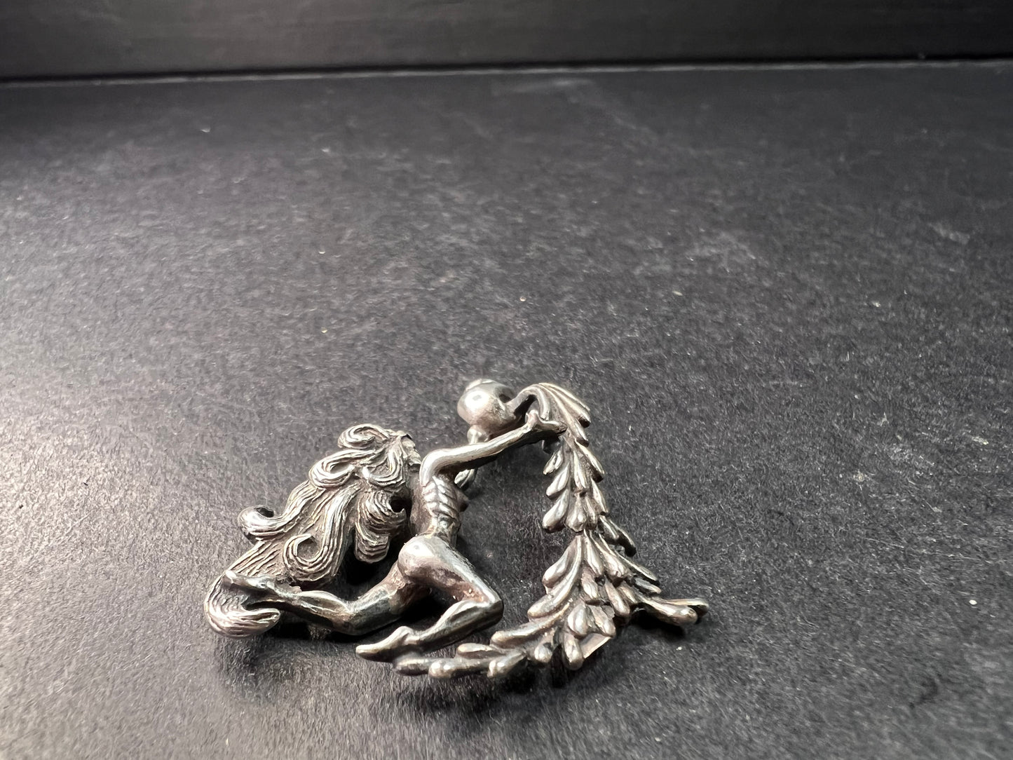 Vintage Sterling Silver Aquarius Water Bearer Zodiac Pendant 3.72g