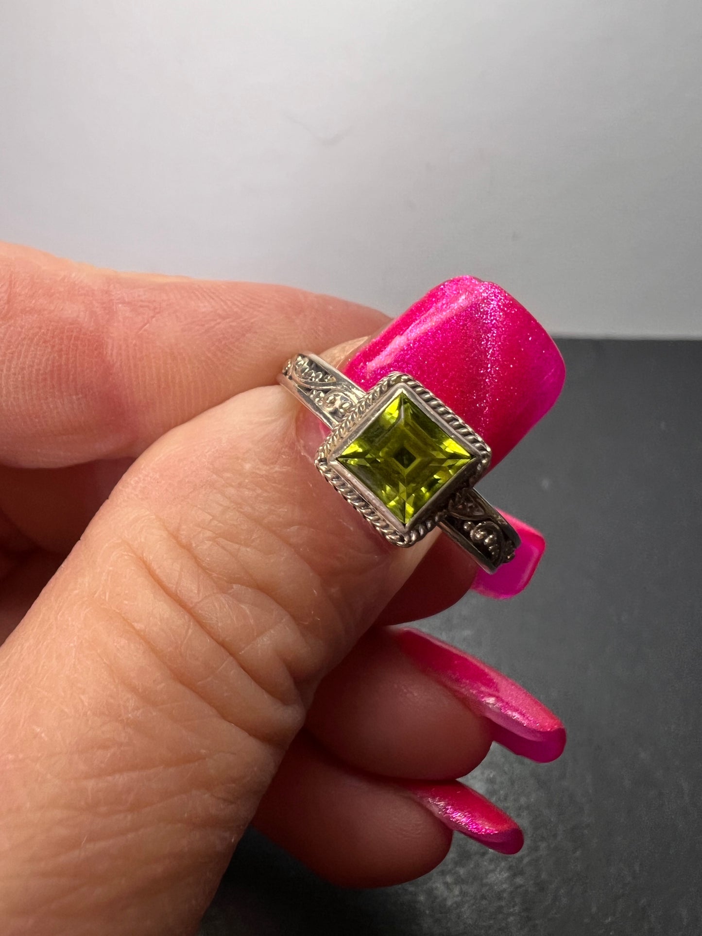 Sarda designer peridot and sterling silver ring size 9