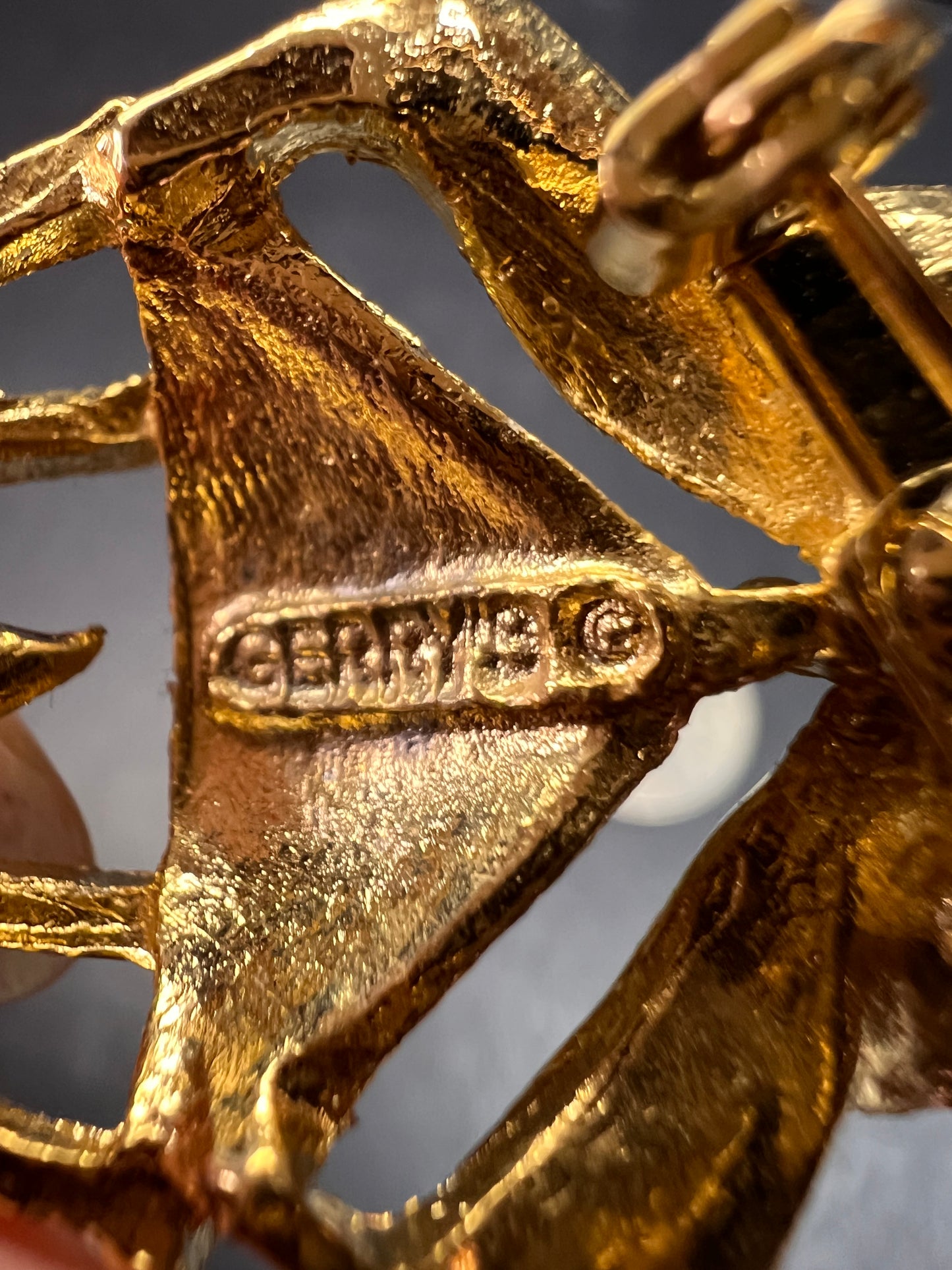 Vintage Gerry’s Christmas Lantern Bow Brooch Gold Tone Holiday Pin