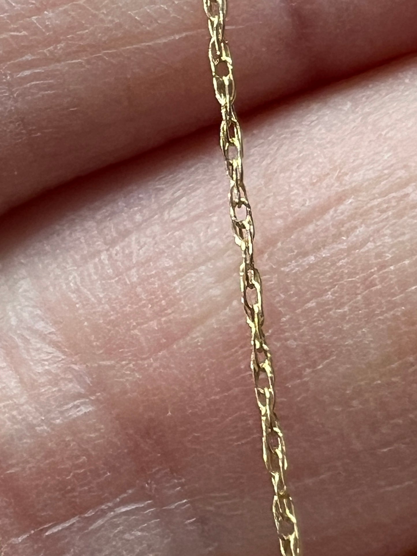 10k yellow gold chain 22 inches .53 grams