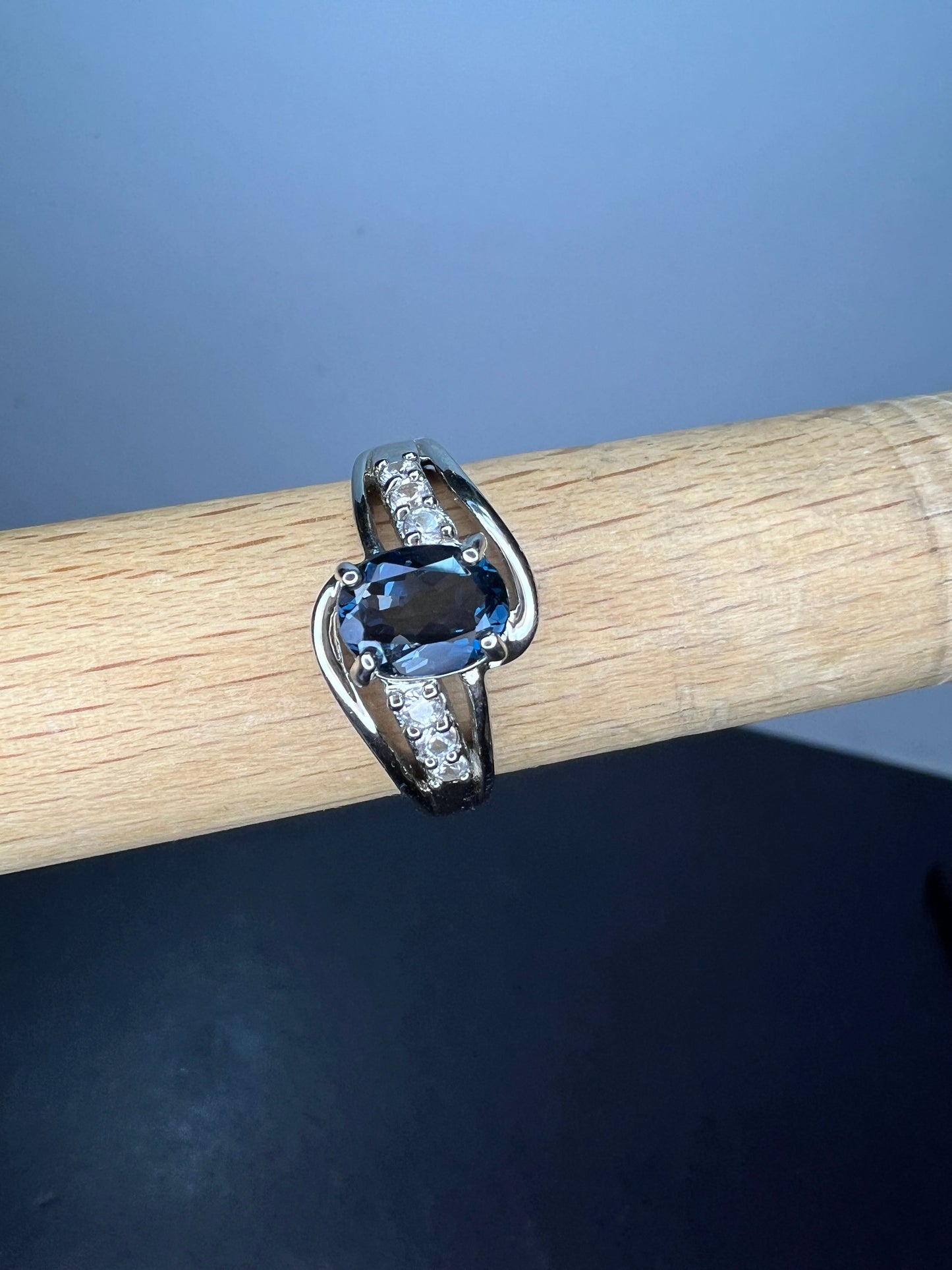 Blue spinel and white topaz sterling silver ring size 9