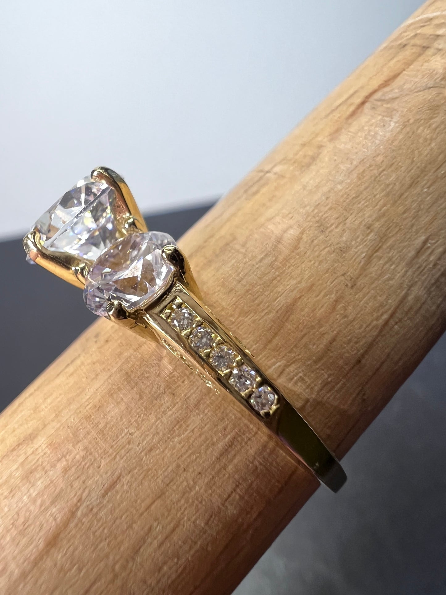 10k gold CZ past present and future ring size 9