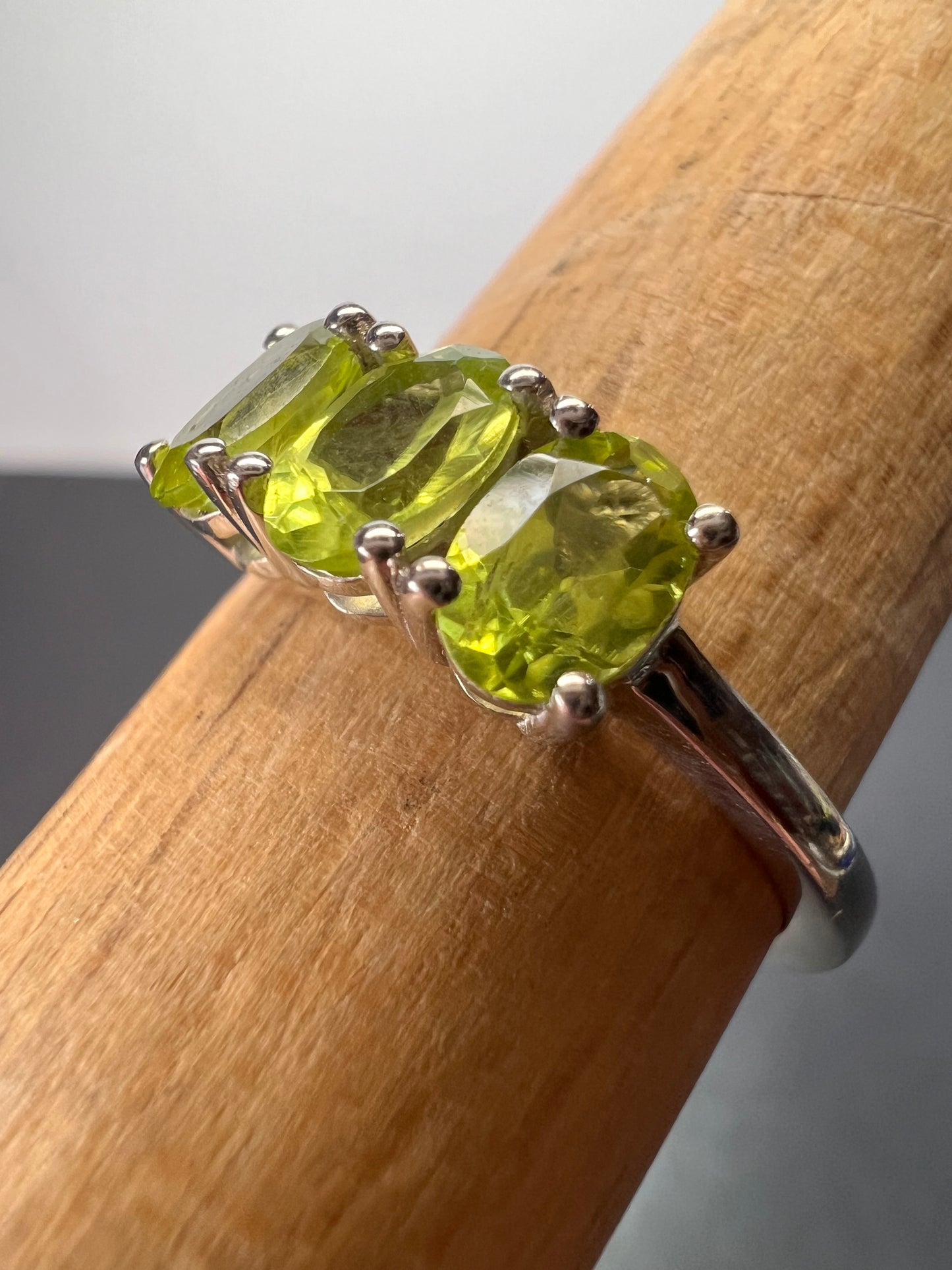 Peridot trilogy ring in platinum over Sterling silver size 7 *NEW*