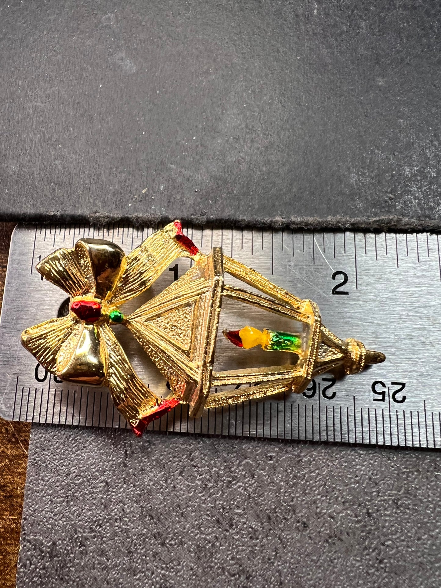 Vintage Gerry’s Christmas Lantern Bow Brooch Gold Tone Holiday Pin