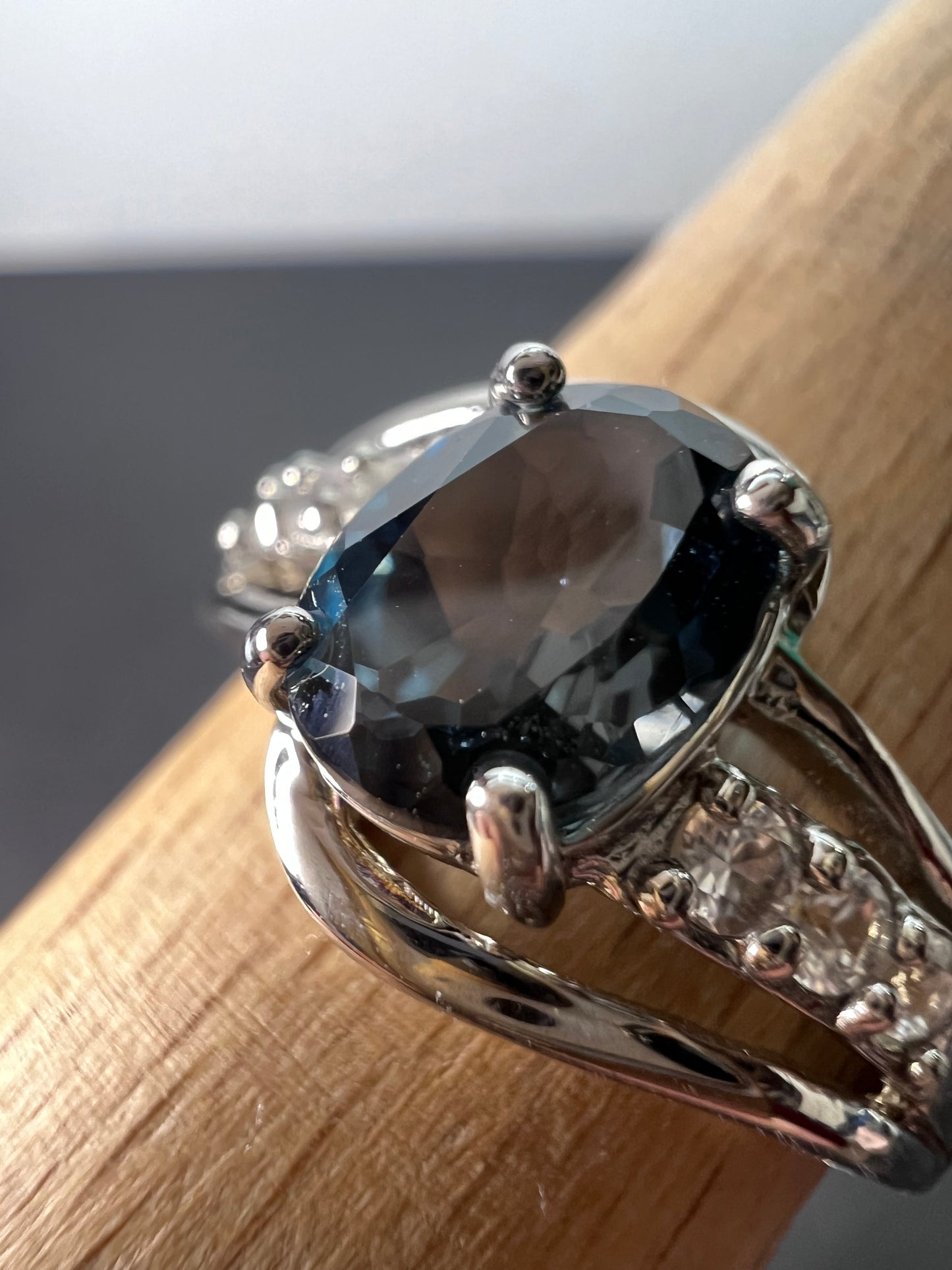 Blue spinel and white topaz sterling silver ring size 9