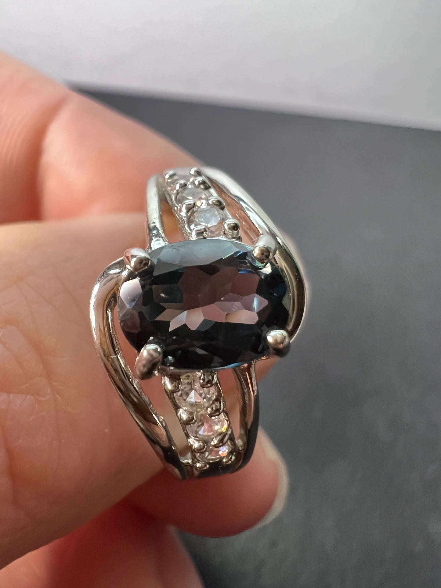 Blue spinel and white topaz sterling silver ring size 9