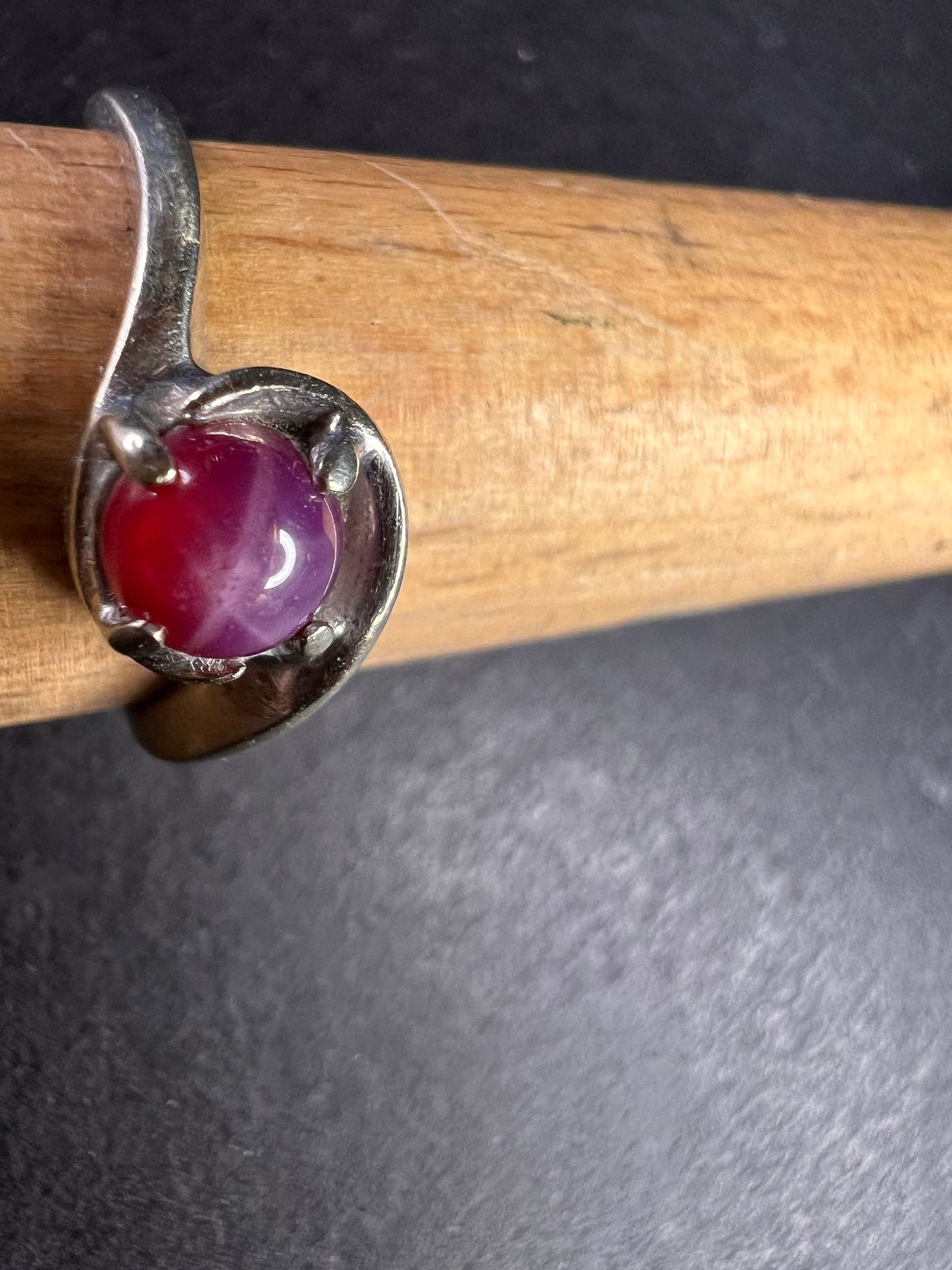 Vintage 14k white gold star ruby ring size 6