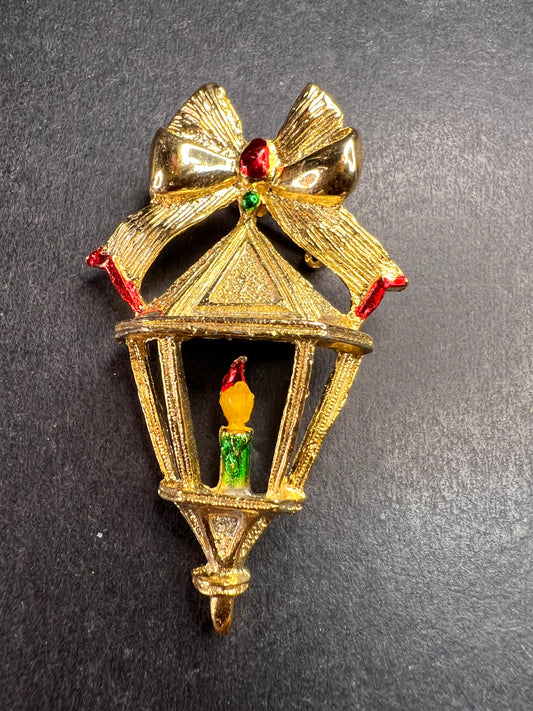 Vintage Gerry’s Christmas Lantern Bow Brooch Gold Tone Holiday Pin