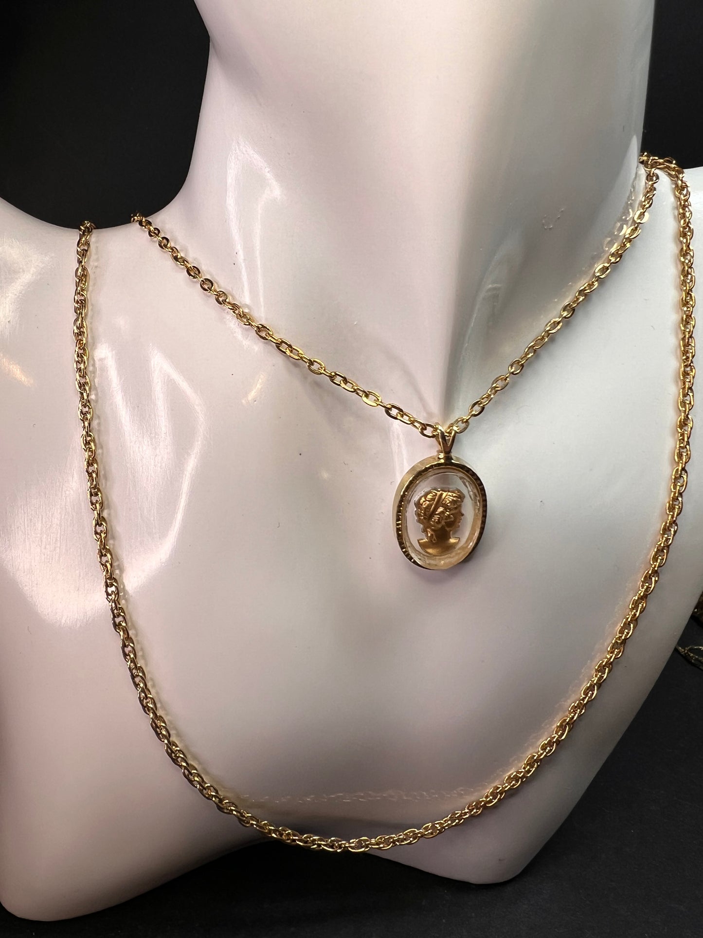 Vintage Gold Tone Roman Cameo Pendant Necklace 24 Inch Chain