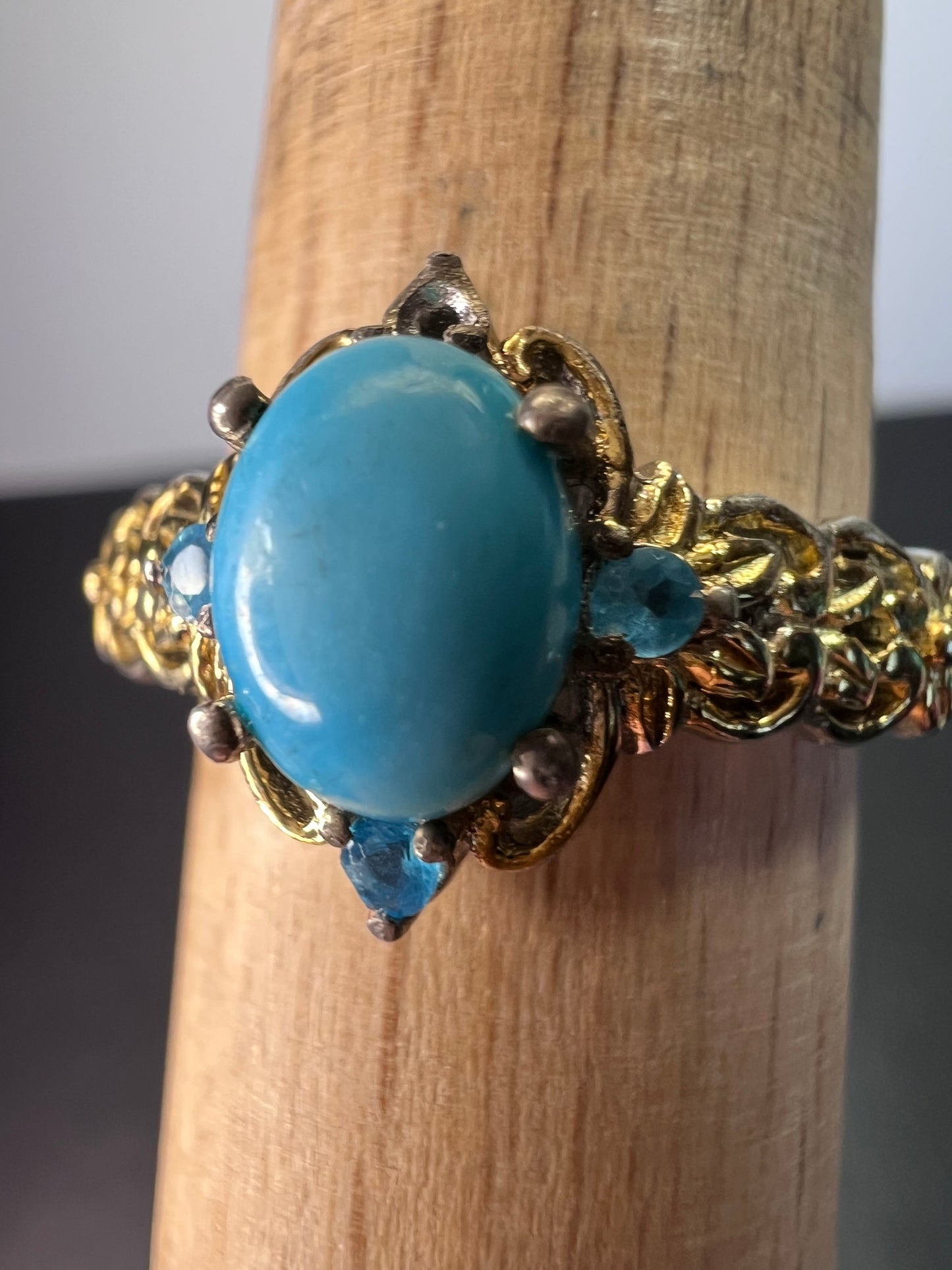 Vintage style turquoise and neon apatite two toned ring size 9