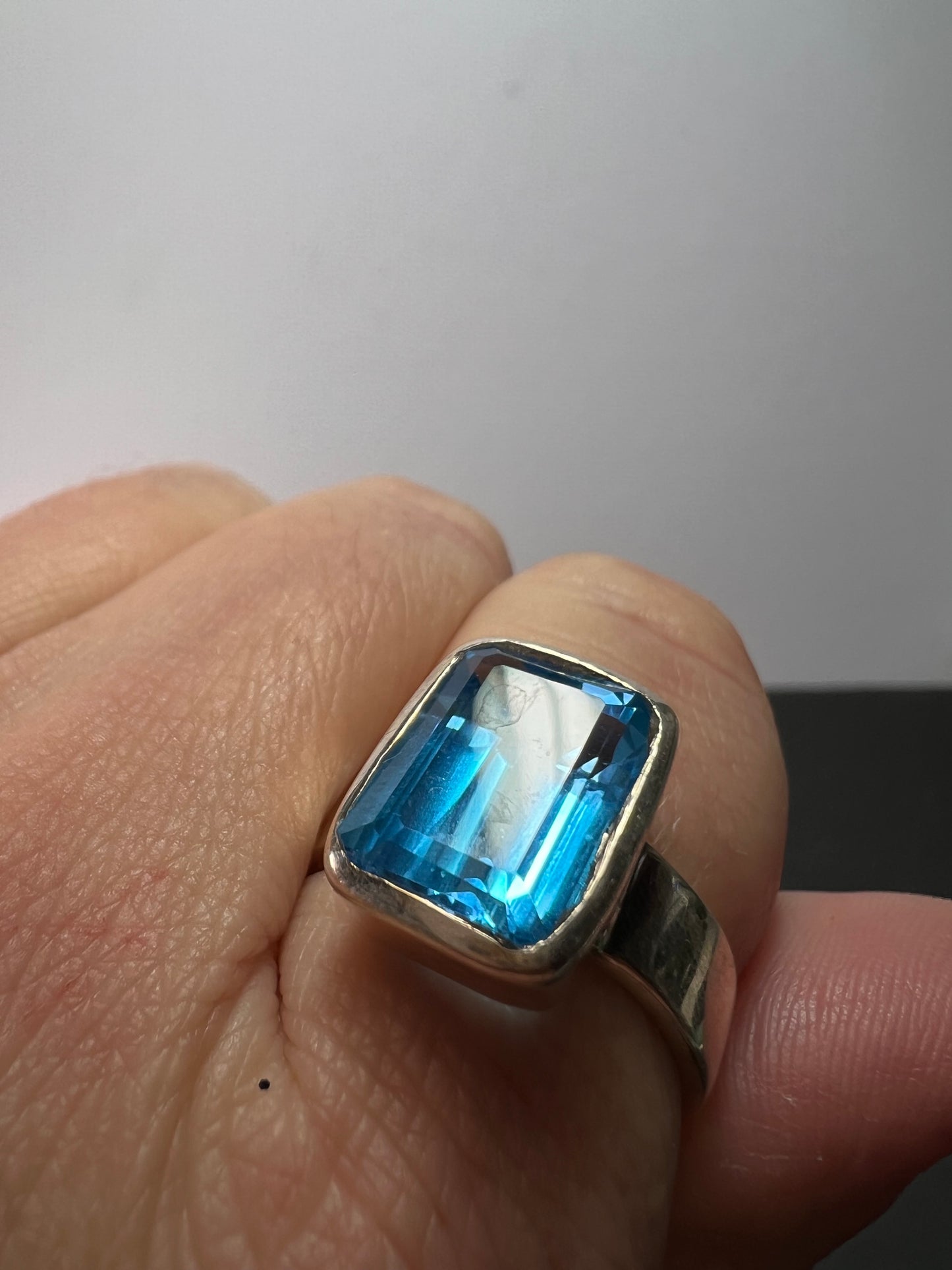 NEW Swiss blue topaz sterling silver ring size 10. 8.25 grams