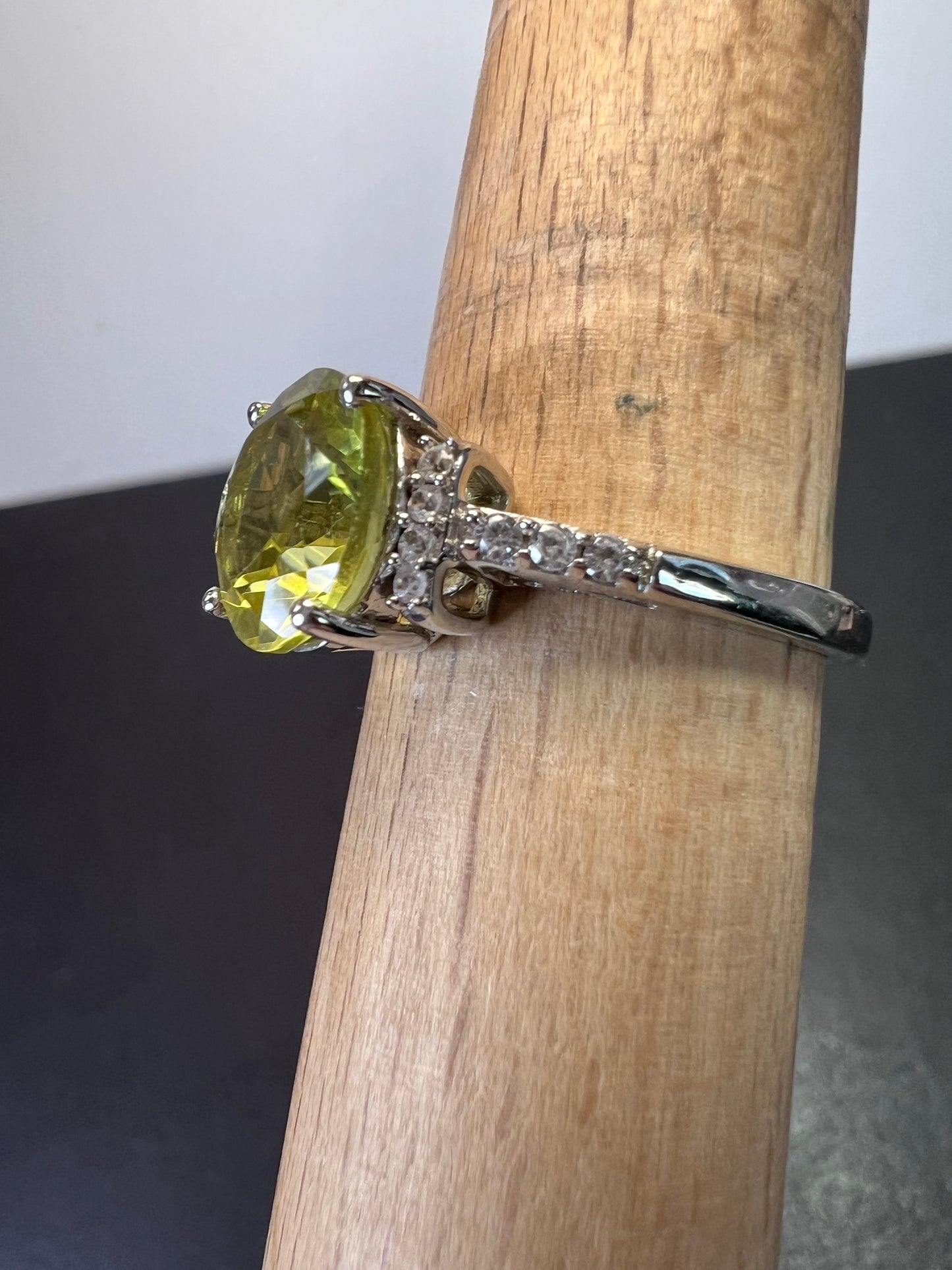 Ouro verde / lemon Quartz and white zircon sterling ring size 9