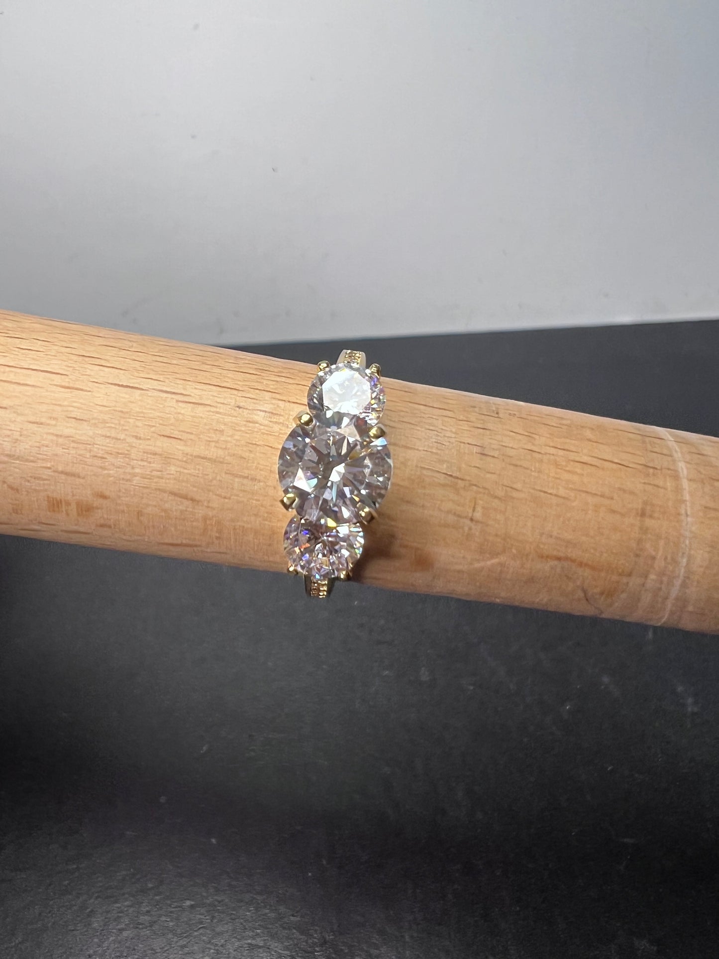 10k gold CZ past present and future ring size 9