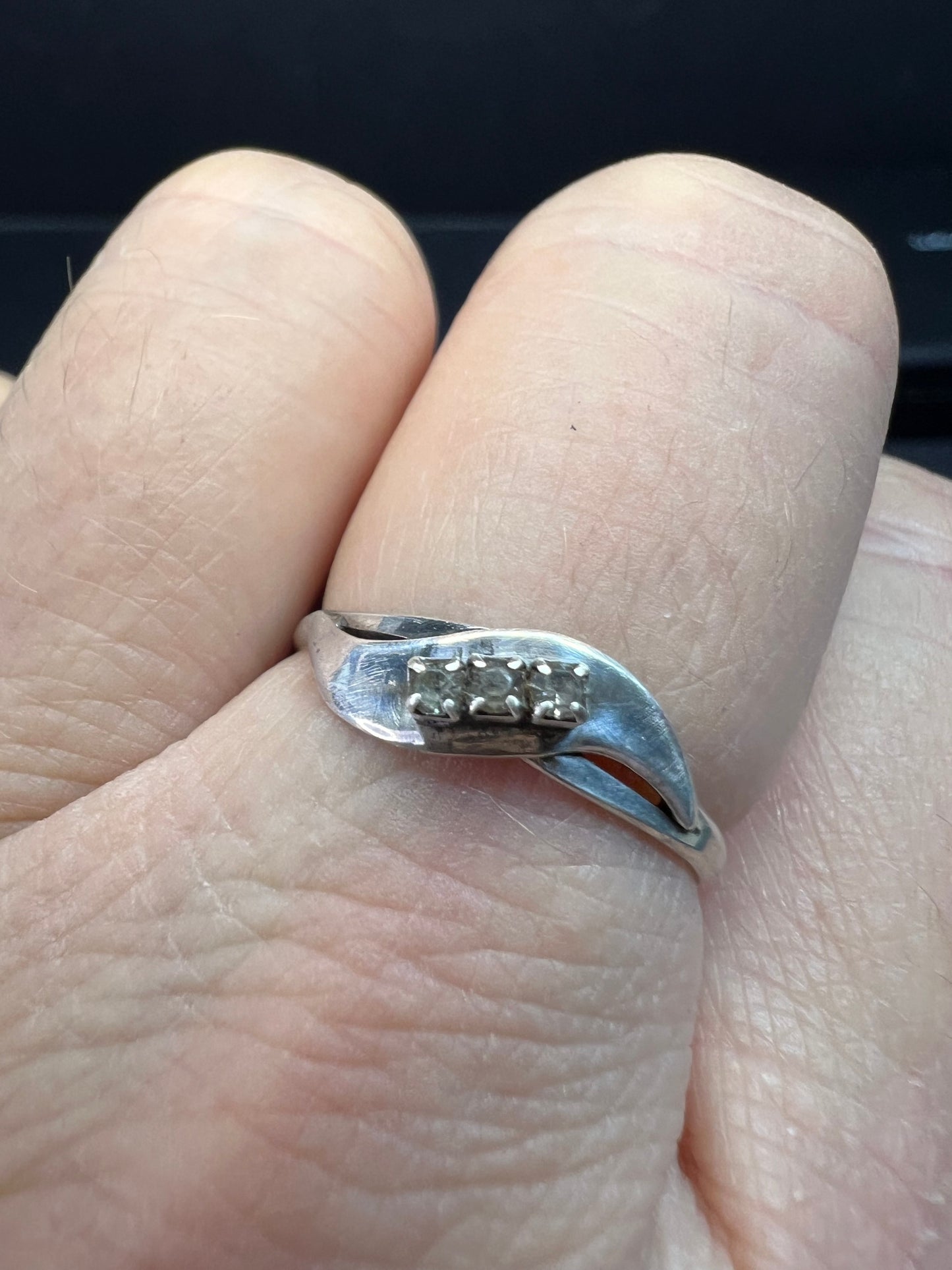 Vintage sterling silver ring with glass stones size 8