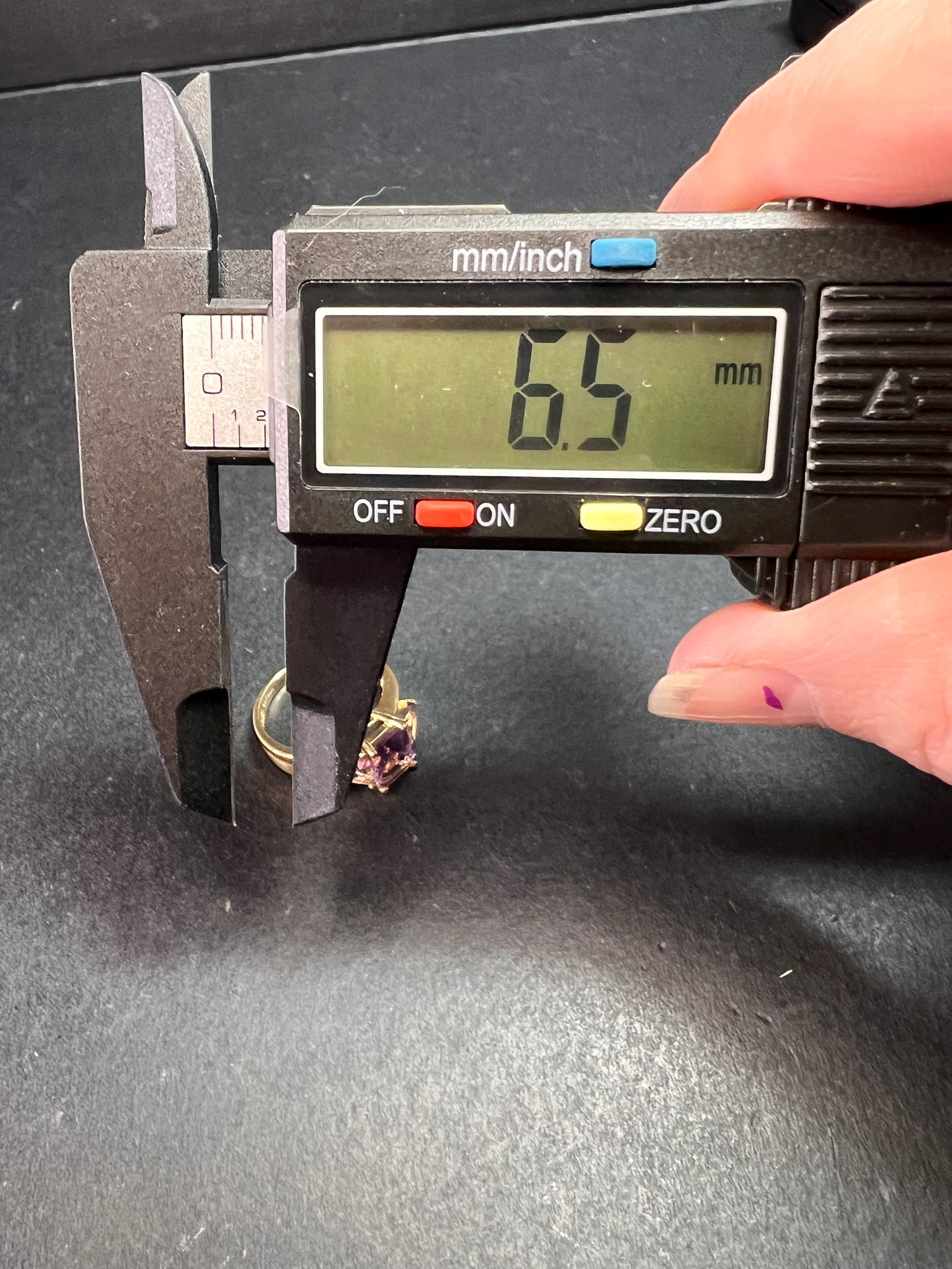 Vintage Ross-Simons 14K Yellow Gold Trillion Cut Amethyst Three-Stone Ring – Modernist Design, Size 7