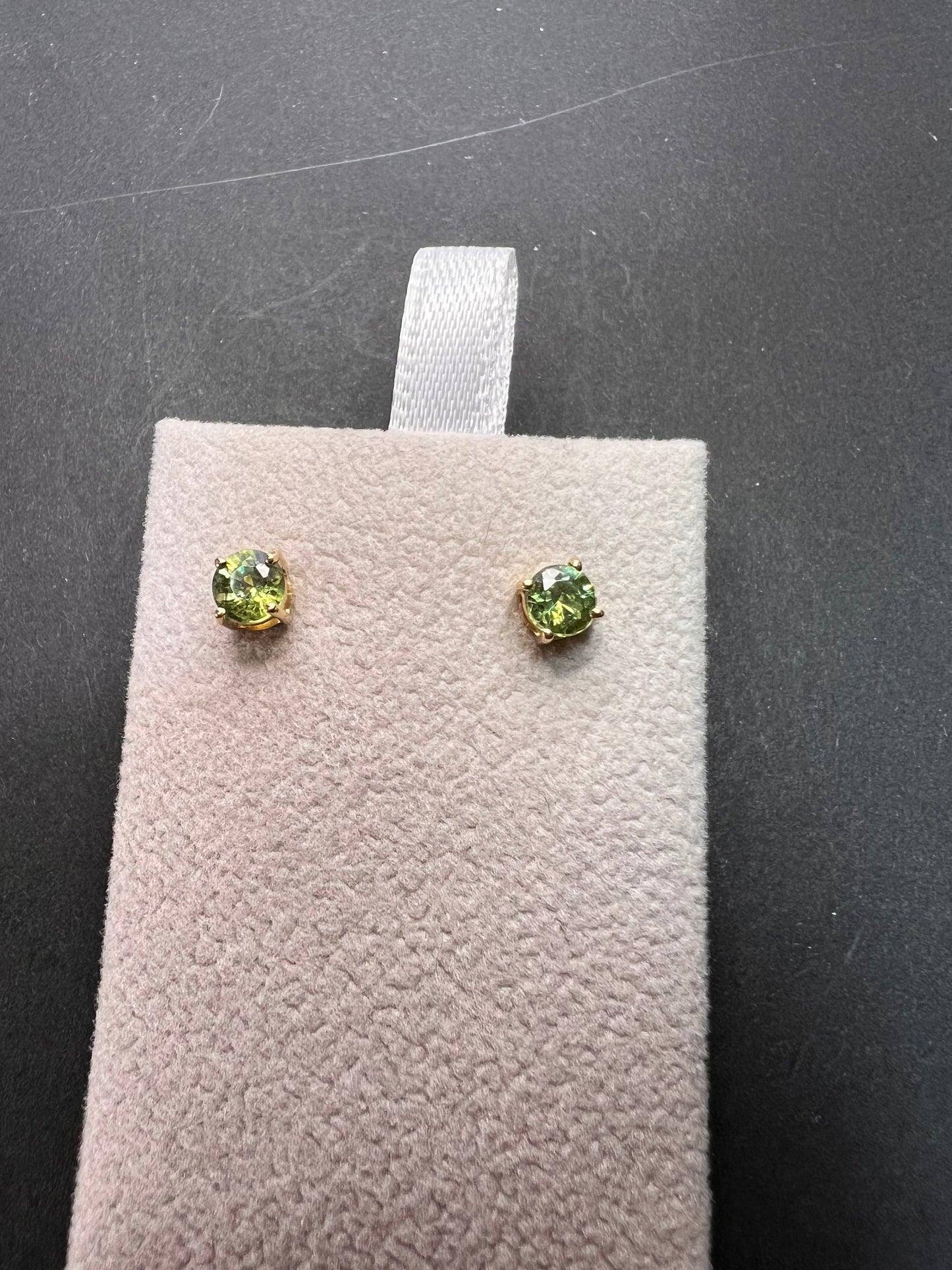 14k gold 4.5mm mint peridot stud earrings