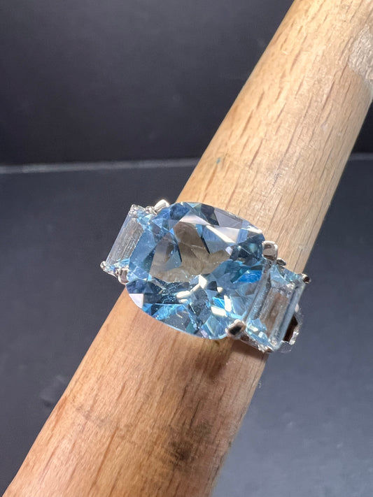 Vintage sky and Swiss blue topaz sterling silver ring size 7