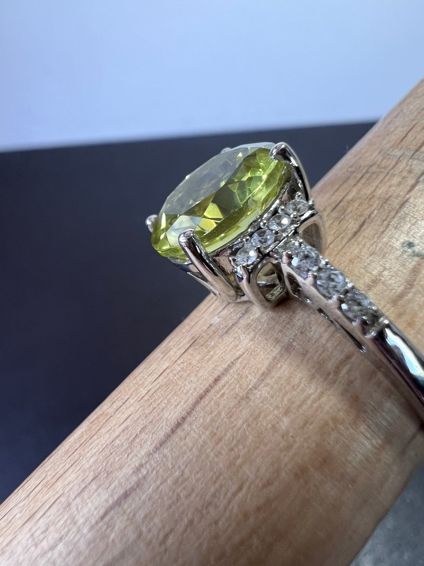 Ouro verde / lemon Quartz and white zircon sterling ring size 9