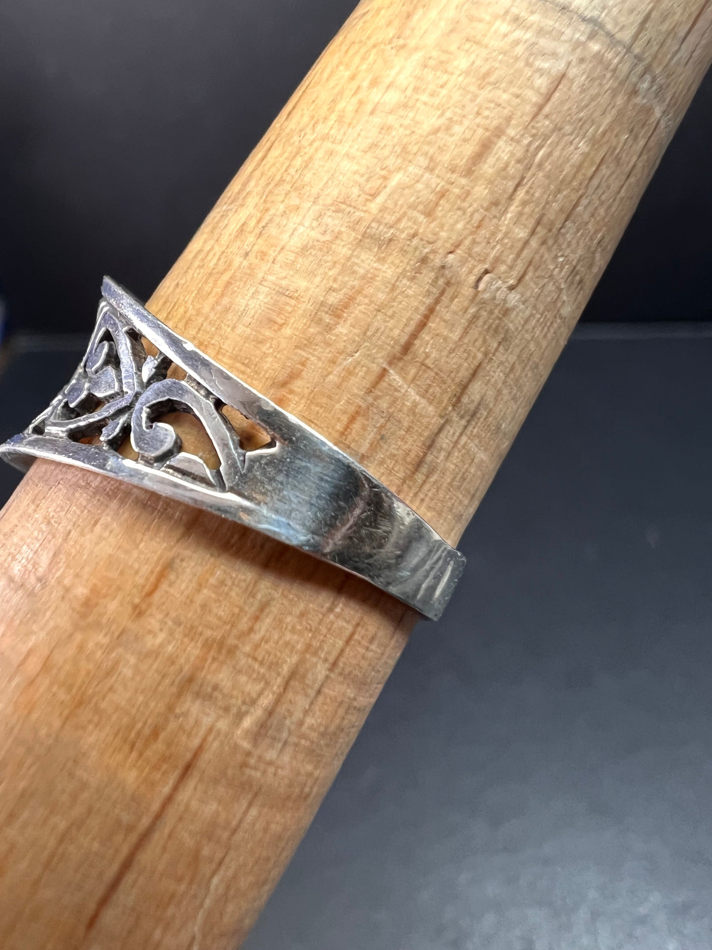 Vintage Sterling Silver Scrollwork Delicate Design Ring Size 8