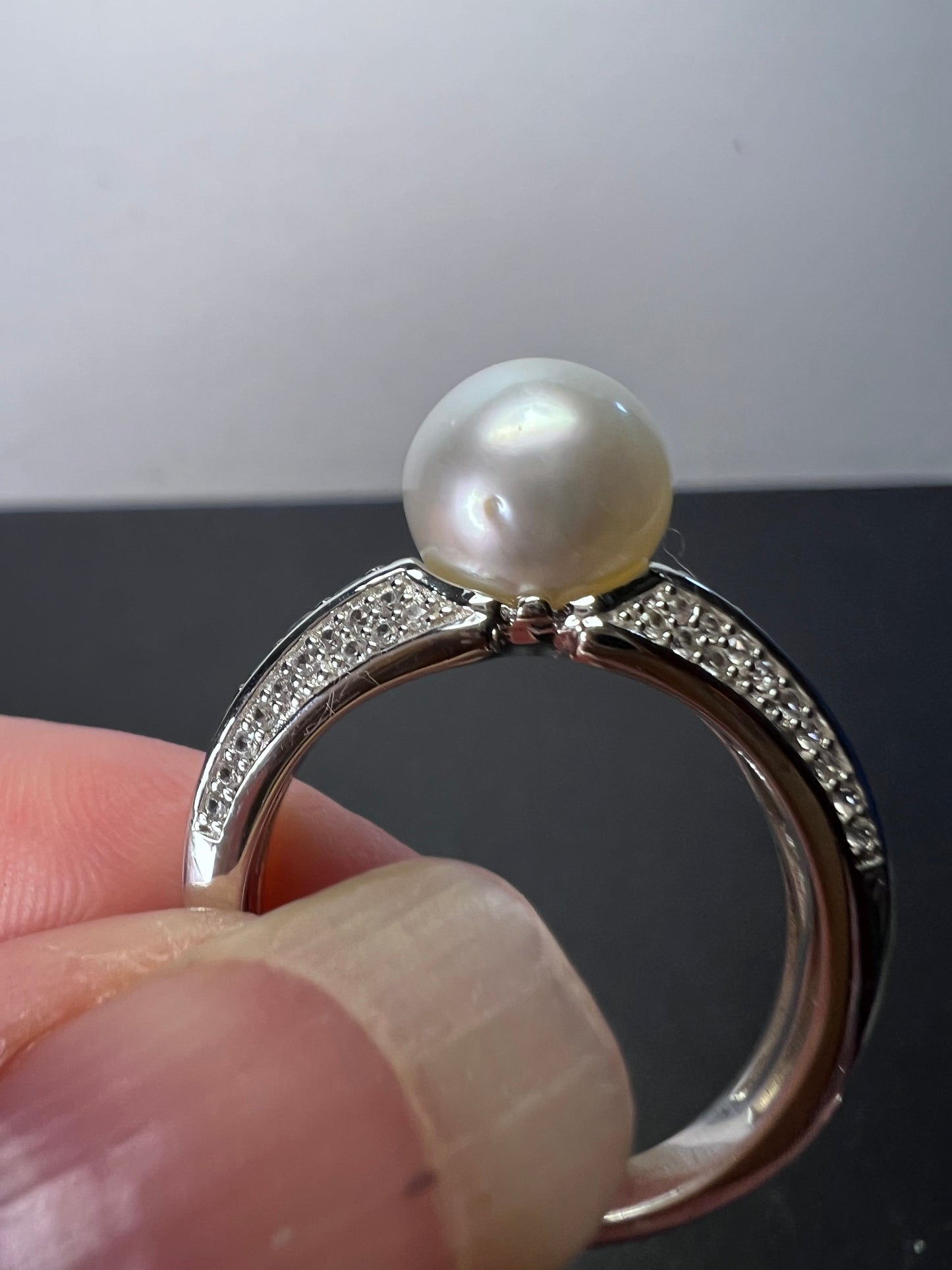 White cultured pearl and black spinel sterling silver ring size 9