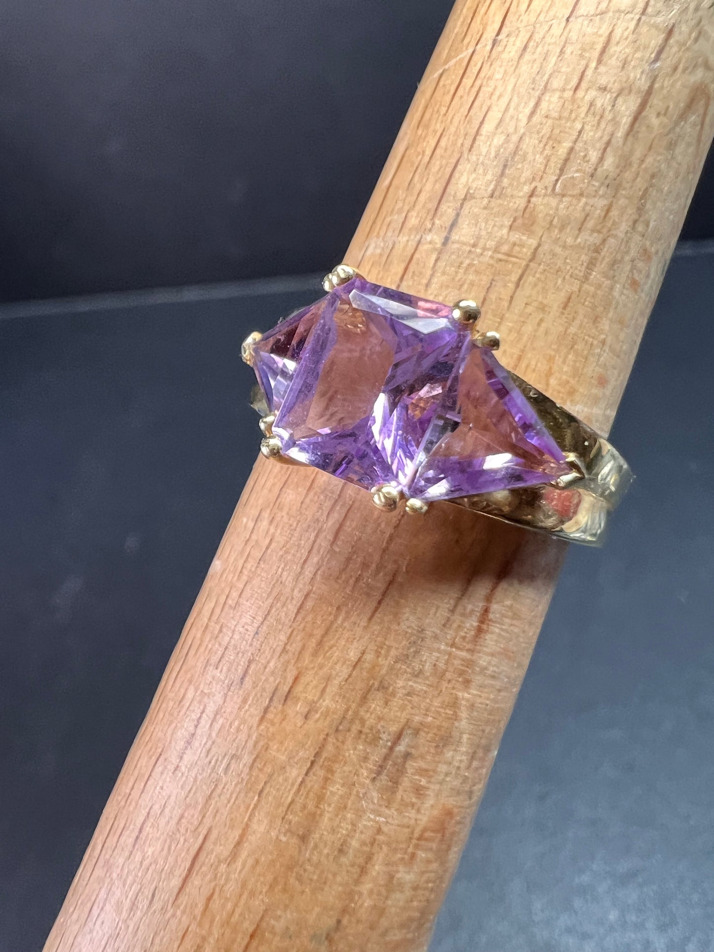 Vintage Ross-Simons 14K Yellow Gold Trillion Cut Amethyst Three-Stone Ring – Modernist Design, Size 7