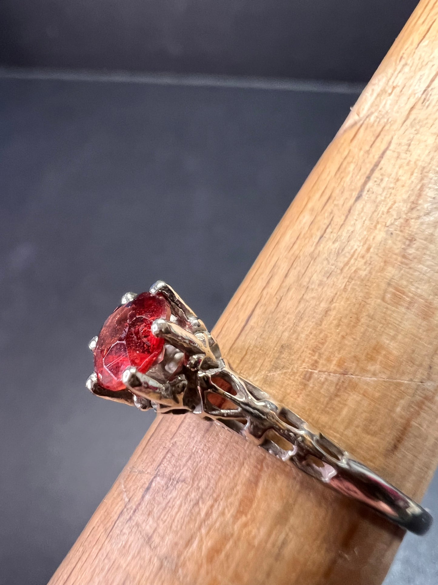 Vintage 10k White Gold Garnet Solitaire Ring – Size 6.5 – Magnolia Jewelry