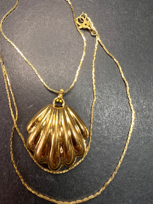 Vintage Monet Shell Pendant Necklace Gold Tone 24 Inch Coastal MCM