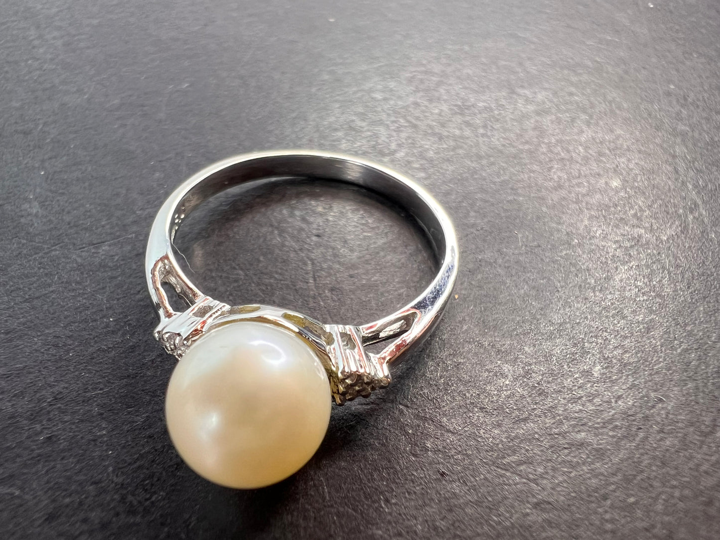 White cultured pearl and diamond sterling silver ring size 8