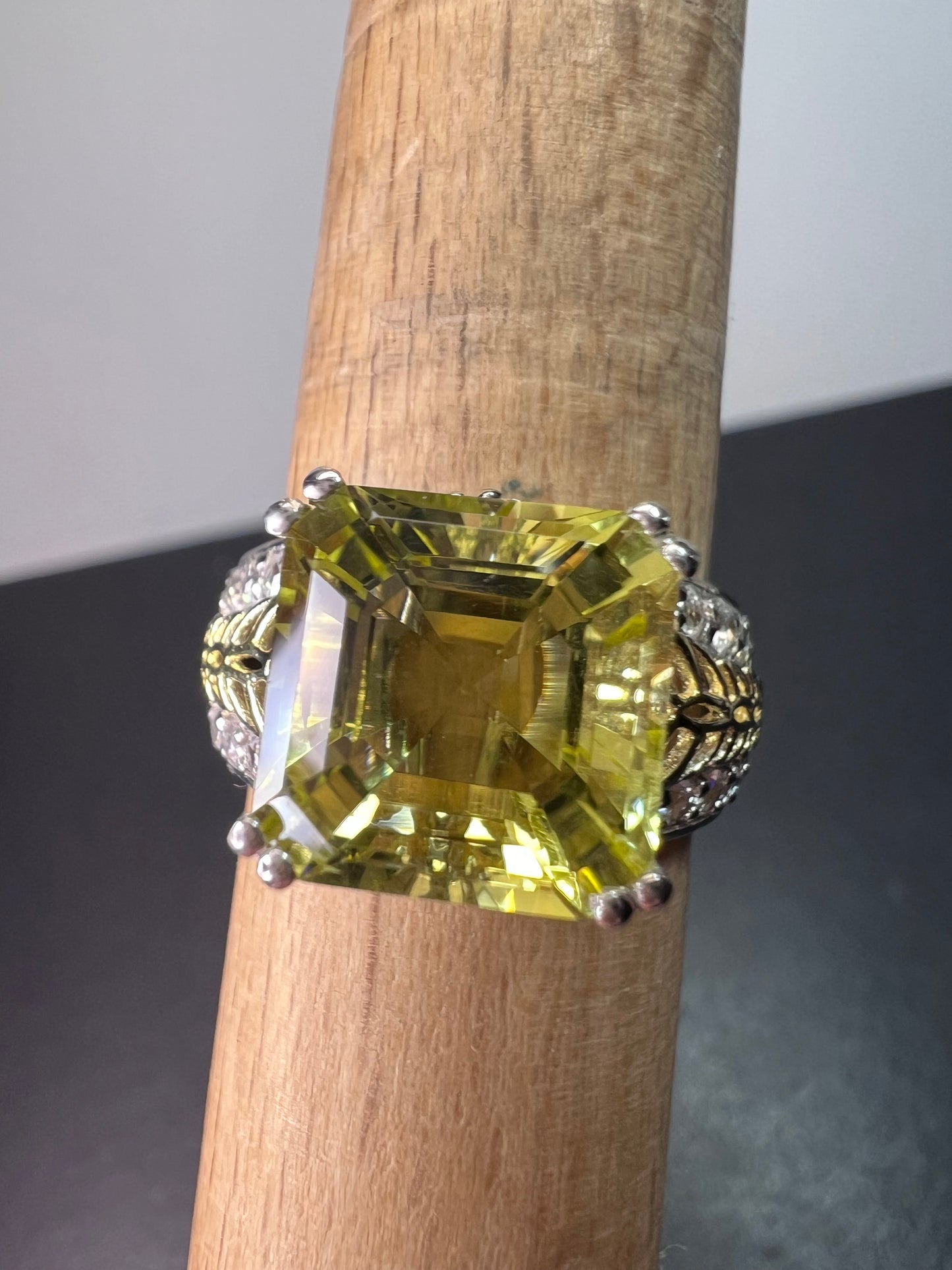 Ouro verde lemon quartz and white topaz sterling silver ring size 9