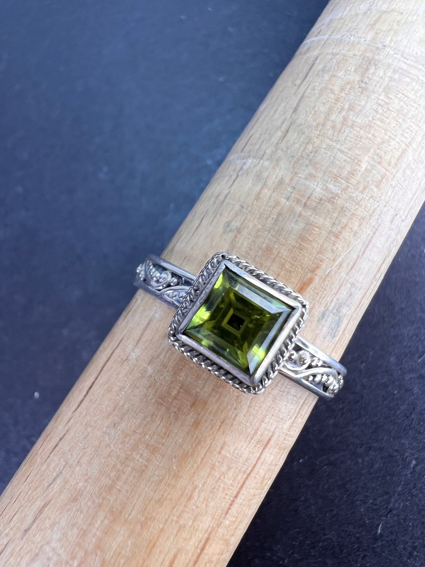 Sarda designer peridot and sterling silver ring size 9