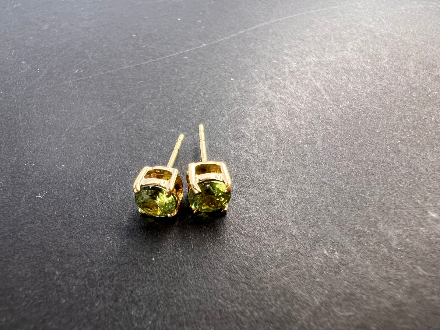 14k gold 4.5mm mint peridot stud earrings