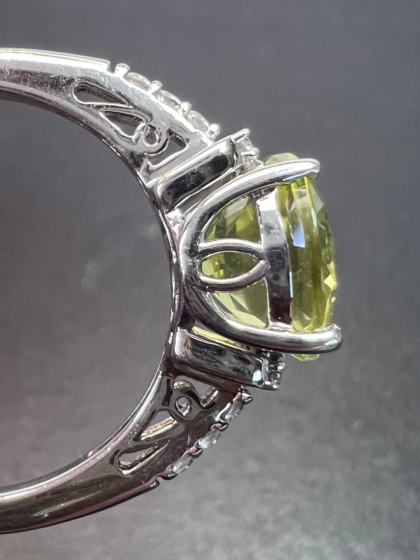 Ouro verde / lemon Quartz and white zircon sterling ring size 9