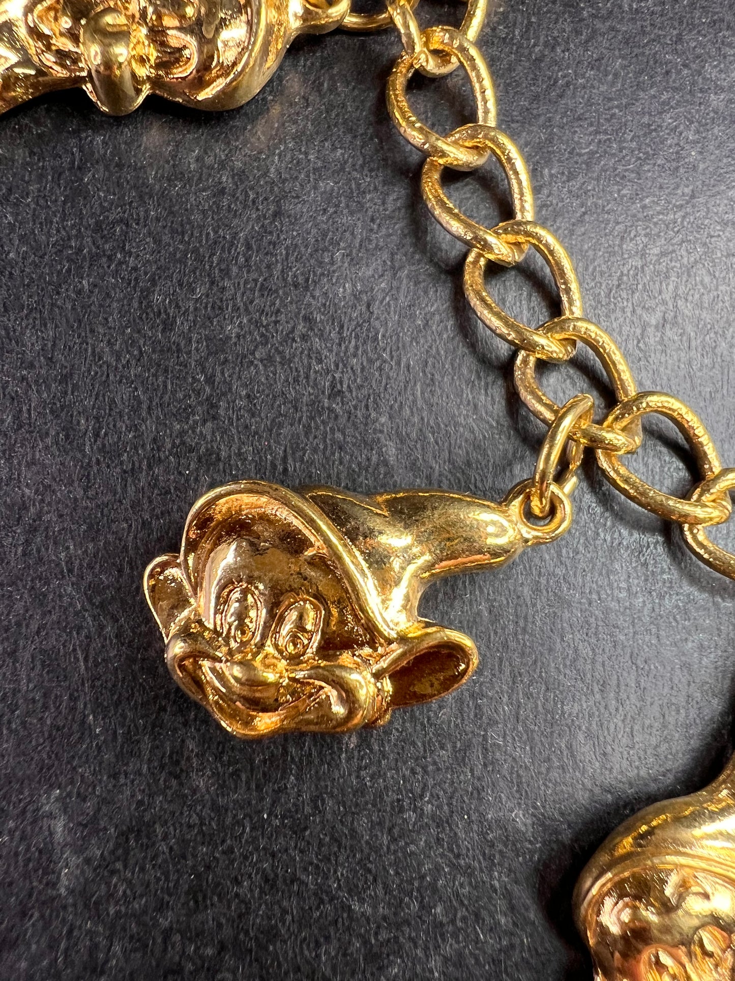 Vintage Disney Seven Dwarfs Gold Tone Charm Bracelet 6.5”