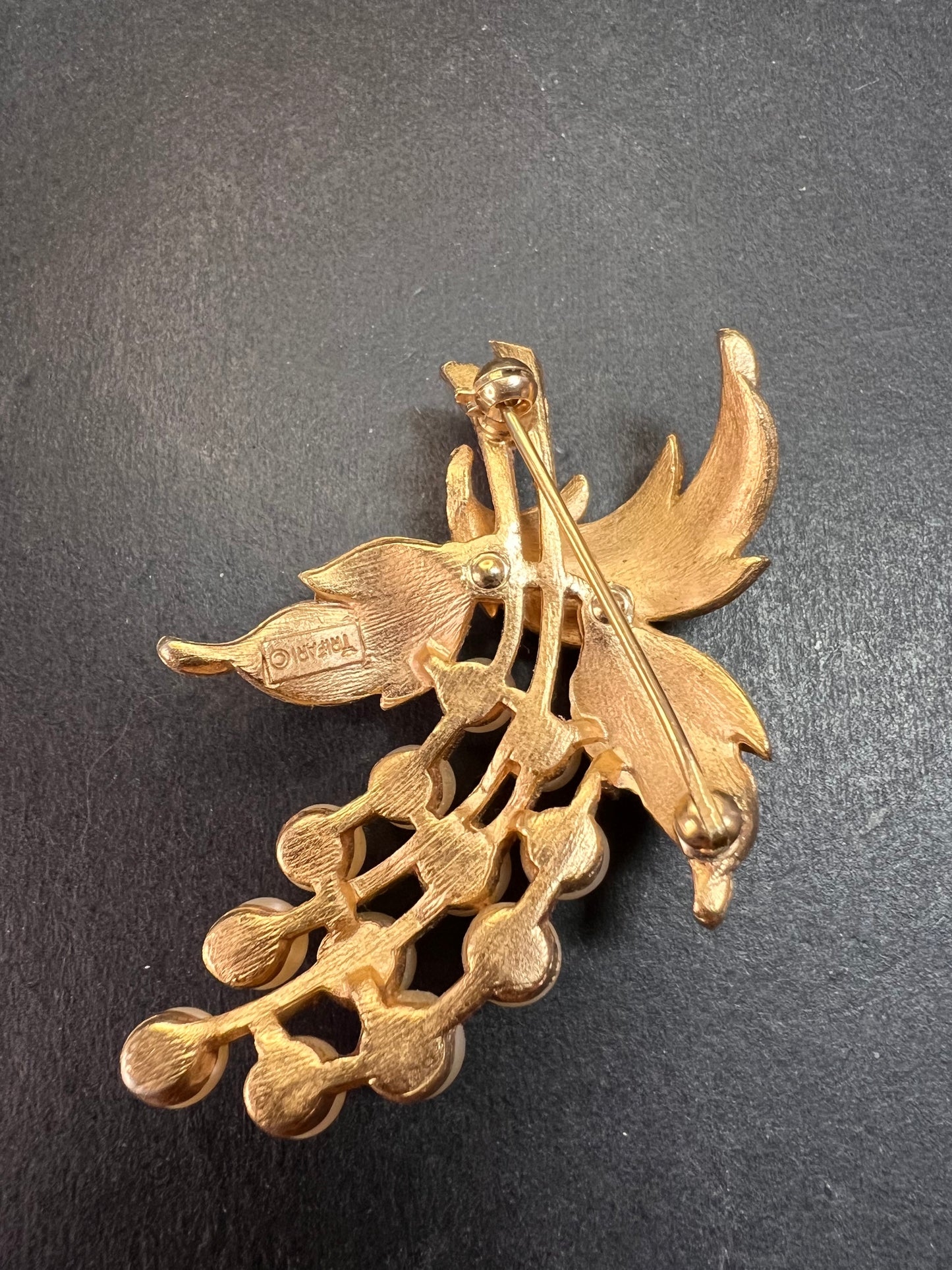 Vintage signed crown Trifari brushed goldtone pearl spray brooch