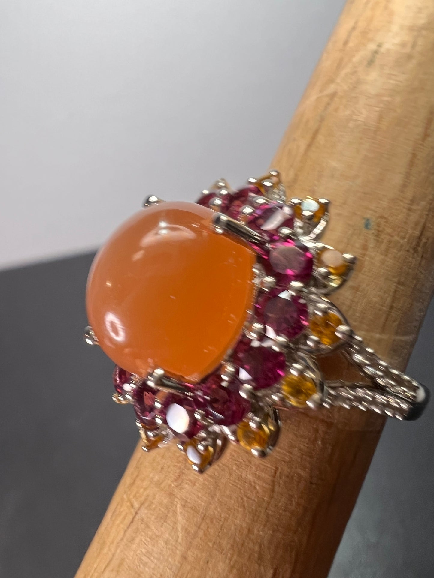 Peach moonstone and raspberry rhodolite garnet sunburst ring in platinum over sterling silver size 7 *NEW*