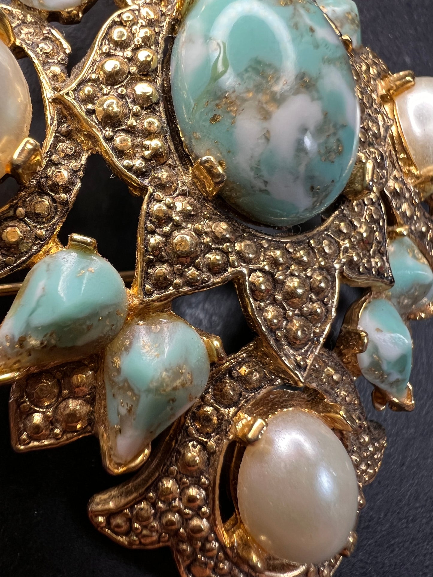 Vintage Sarah Coventry Remembrance brooch pin