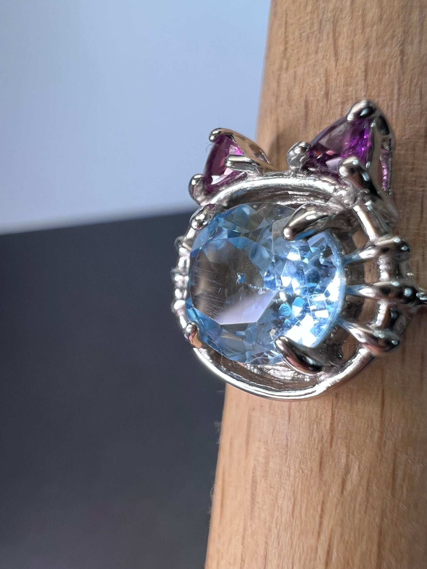 Cat face blue topaz and grape rhodolite garnet sterling silver ring size 9