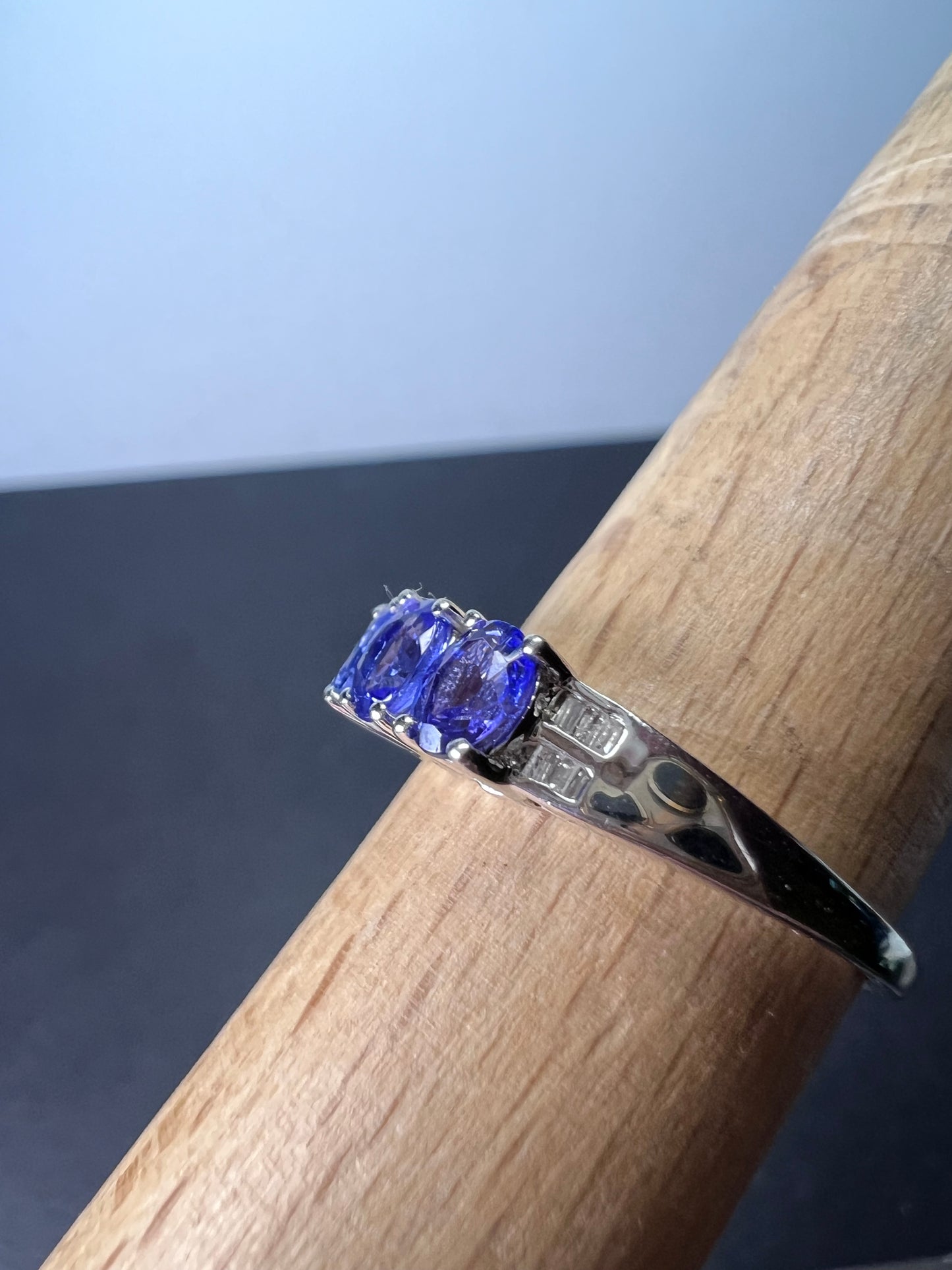 Tanzanite and diamond ring In sterling silver size 9