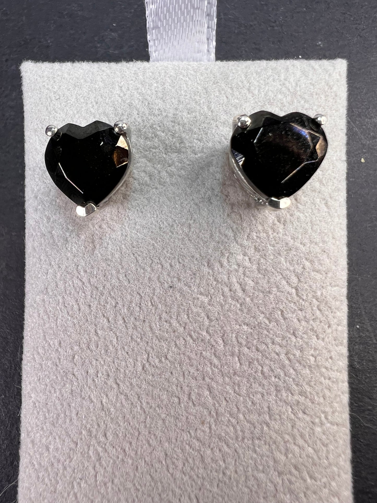 Elite shungite heart shaped solitaire earrings in platinum over sterling silver *NEW*