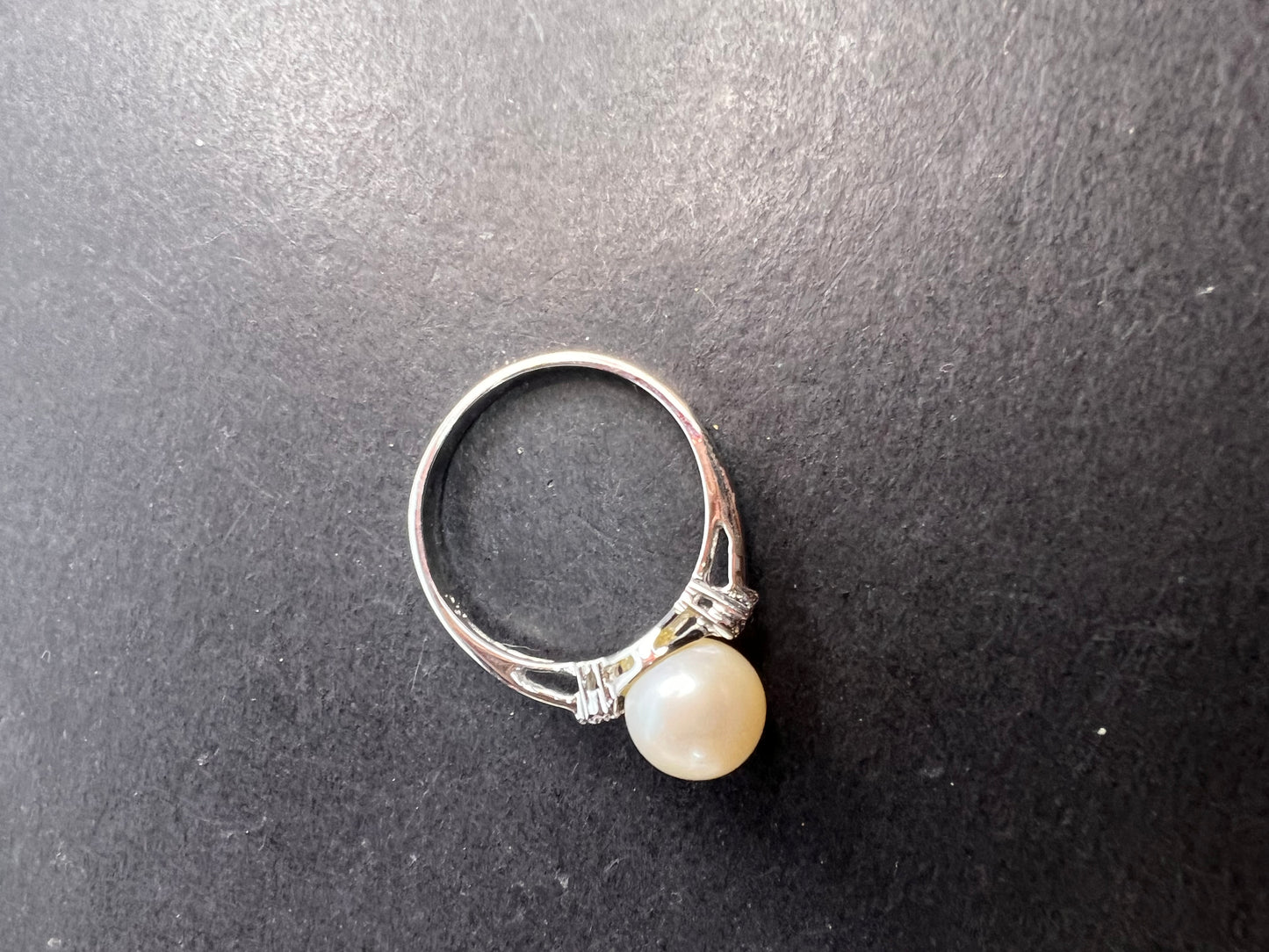 White cultured pearl and diamond sterling silver ring size 8