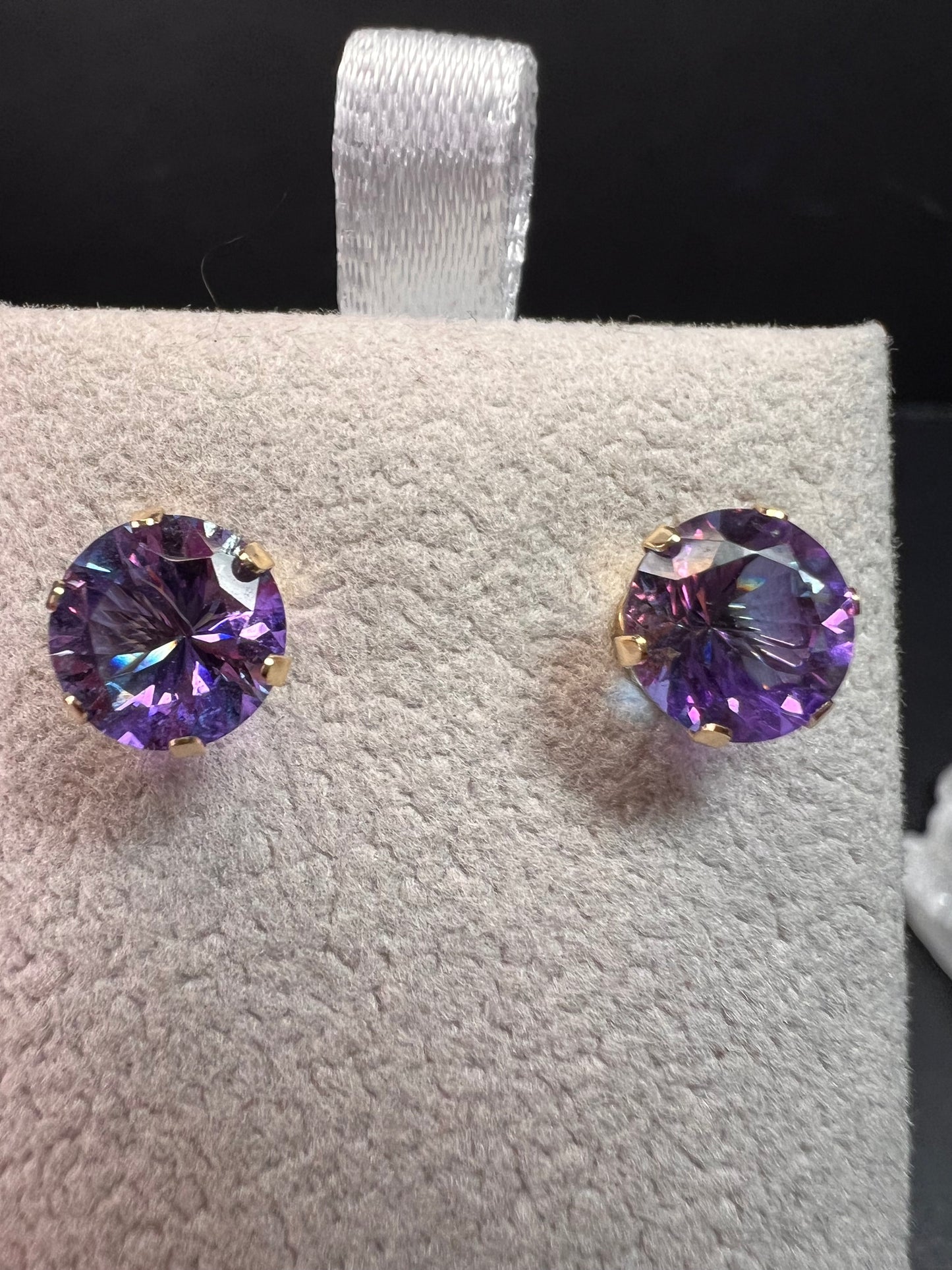 Like New 14K Yellow Gold Color Shift CZ Stud Earrings 8.2mm