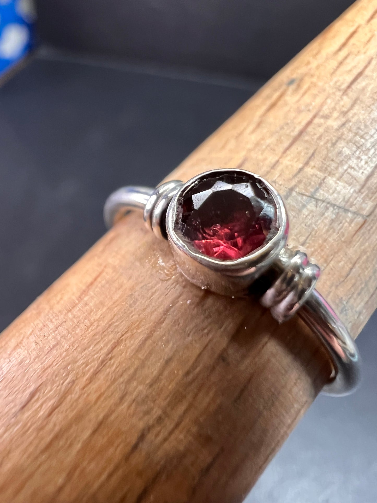 Vintage sterling silver garnet solitaire garnet ring size 7.5