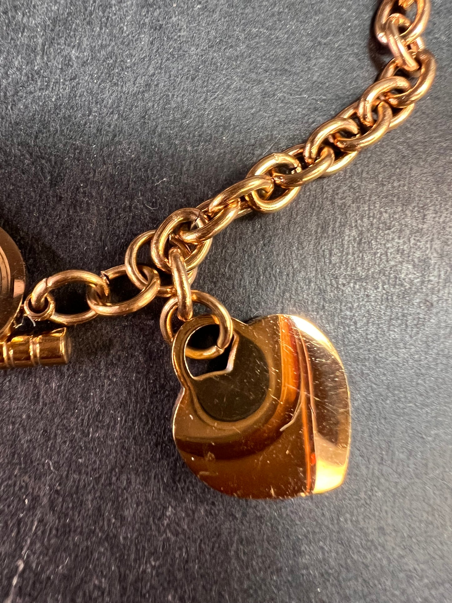 Rose Gold Tone Oval Link Toggle Bracelet Heart Charm 7” Pre-Owned