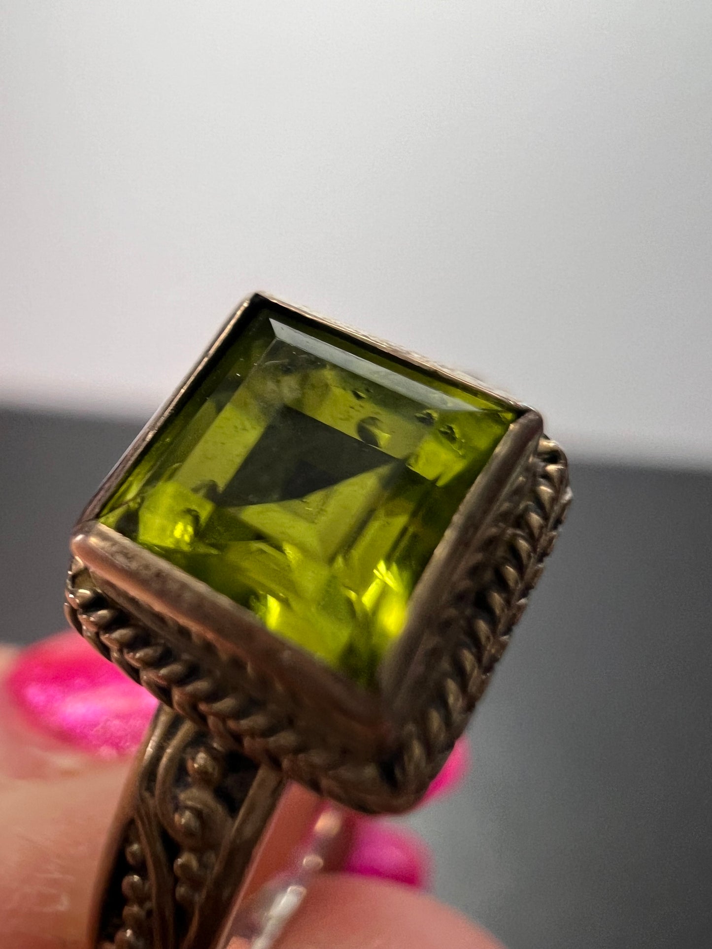 Sarda designer peridot and sterling silver ring size 9