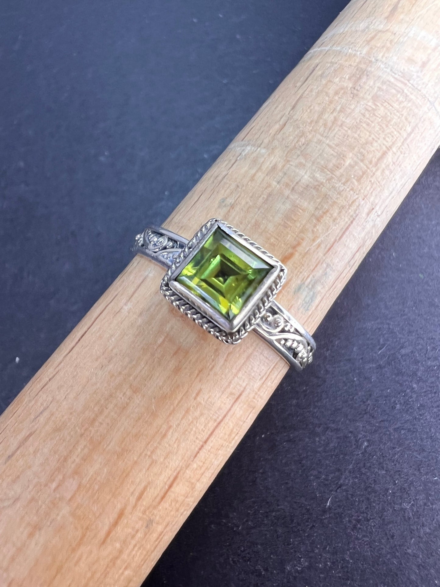 Sarda designer peridot and sterling silver ring size 9